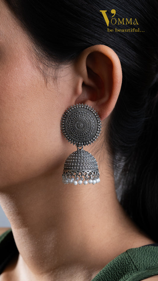 Vomma Jhumki earrings with white pearls