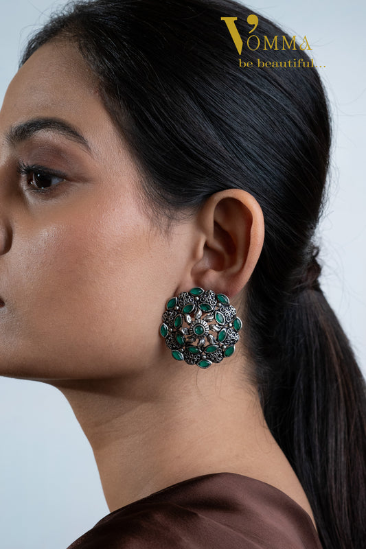 Vomma floral round earrings with Green stones