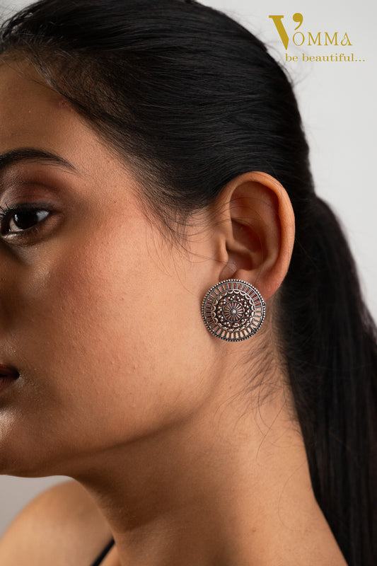 Vomma elegant circular earrings