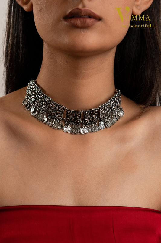 Vomma Choker necklace with earrings