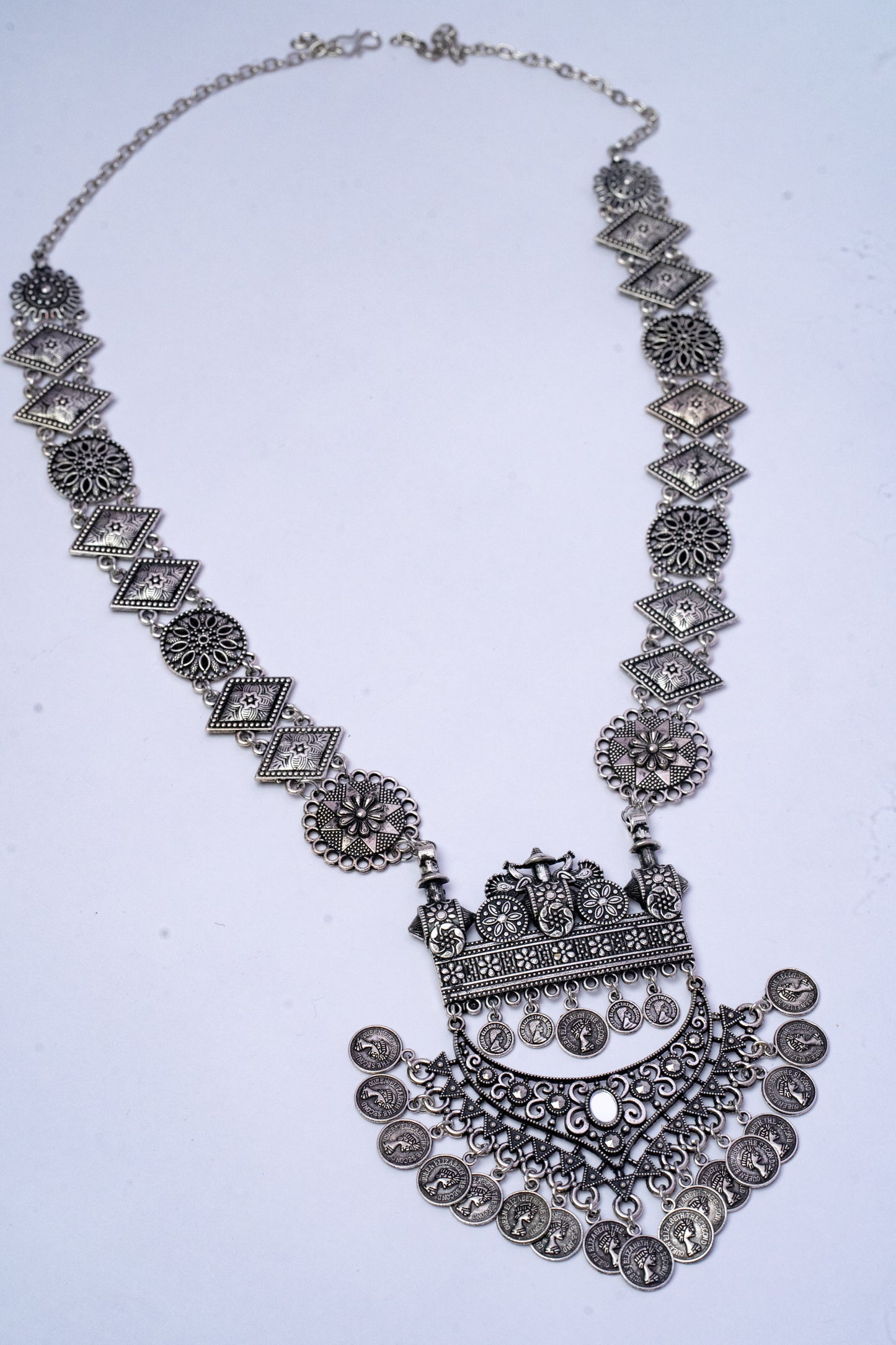 Vomma Long Necklace with earrings