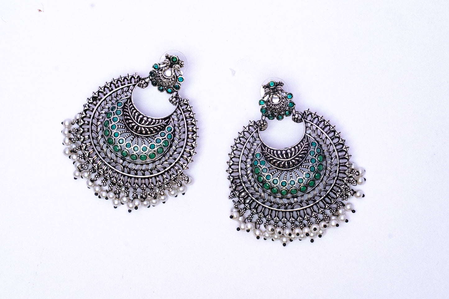 Vomma Chand baliya with white pearls