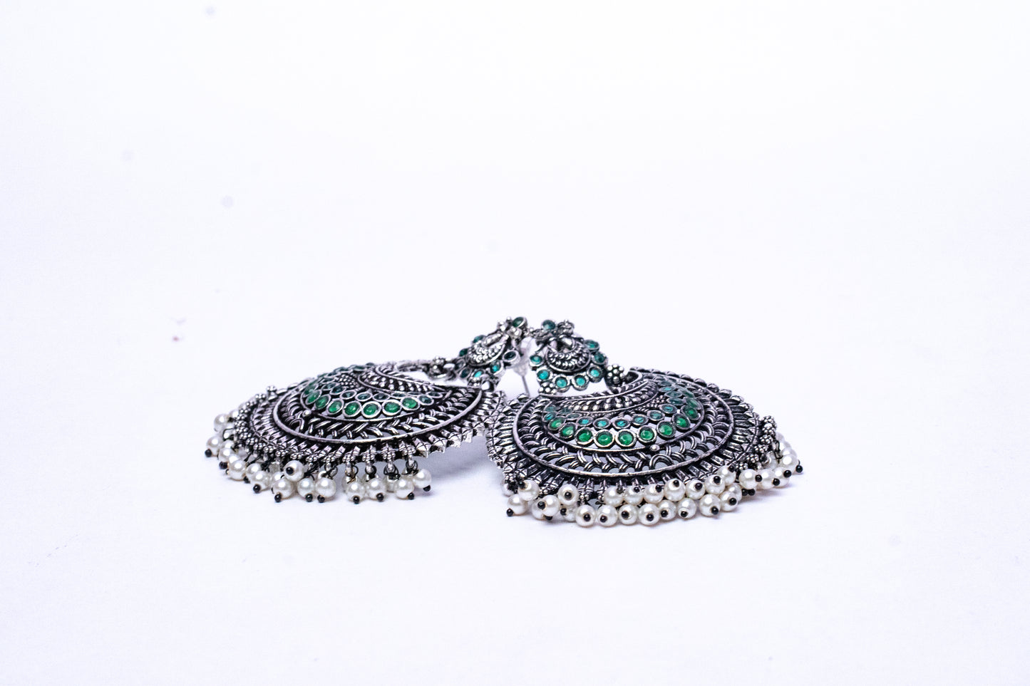 Vomma Chand baliya with white pearls
