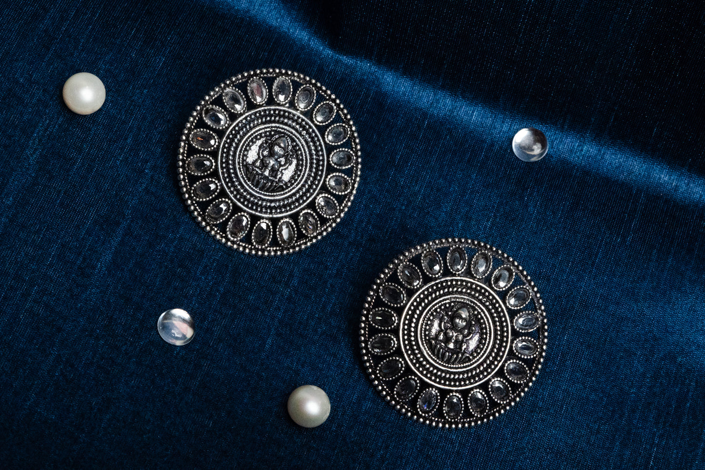 Vomma Oxidized Round earrings