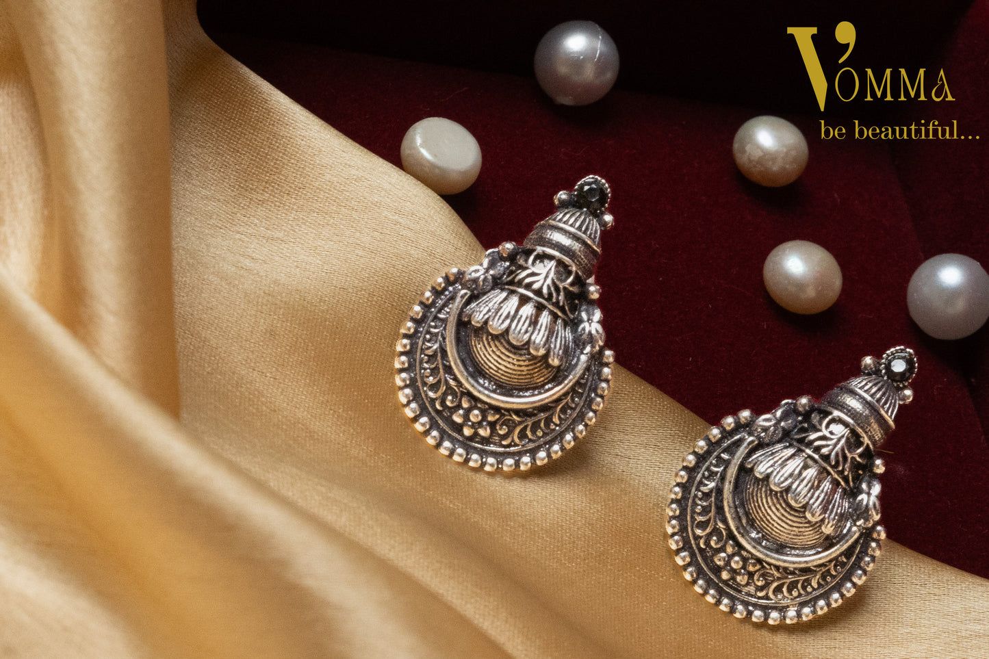Vomma Stud earrings