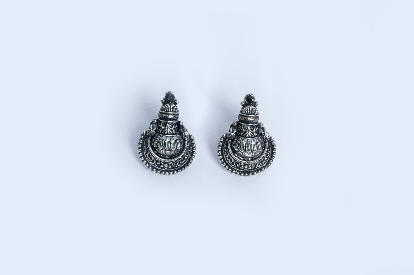 Vomma Stud earrings
