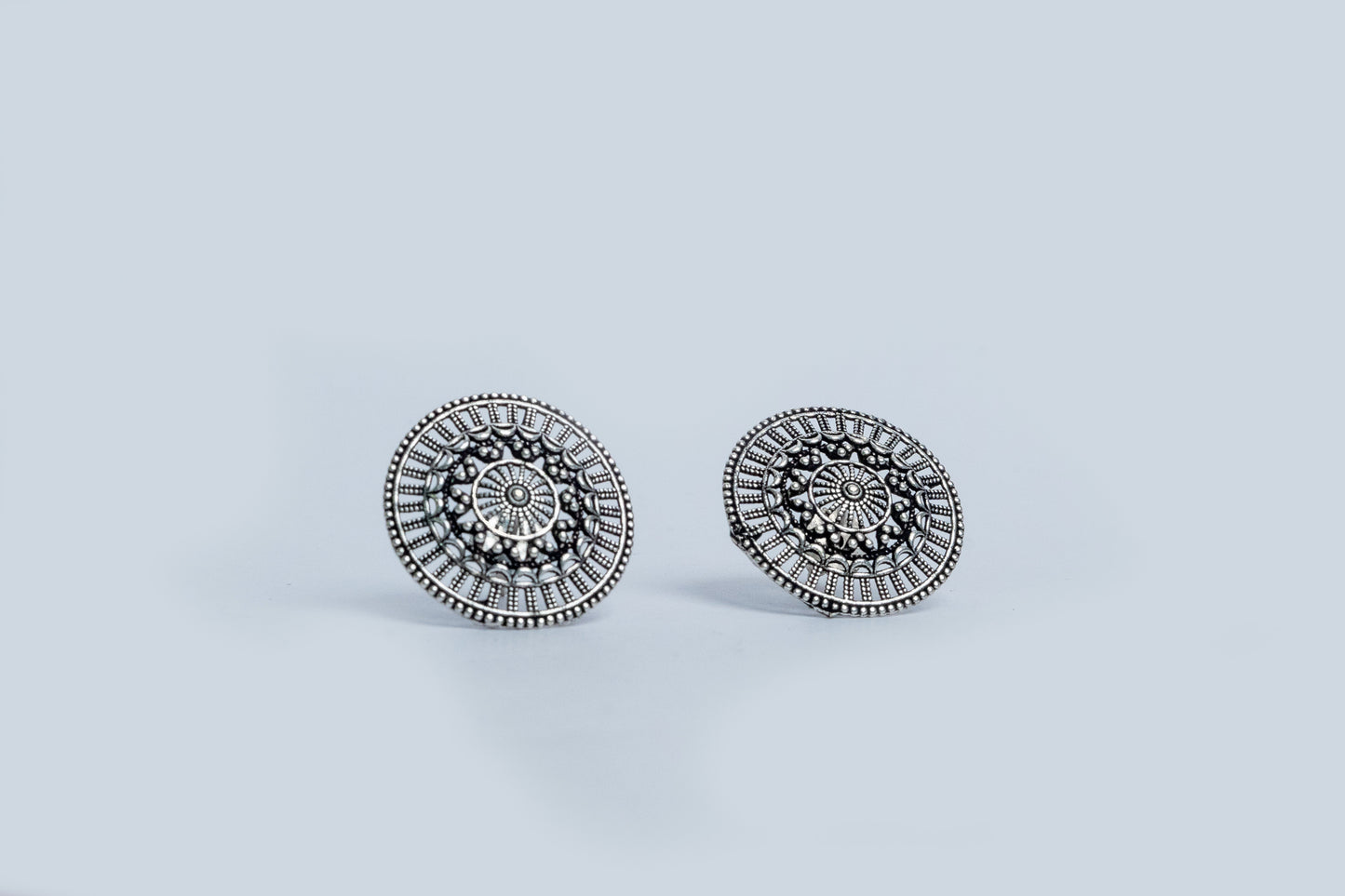 Vomma elegant circular earrings