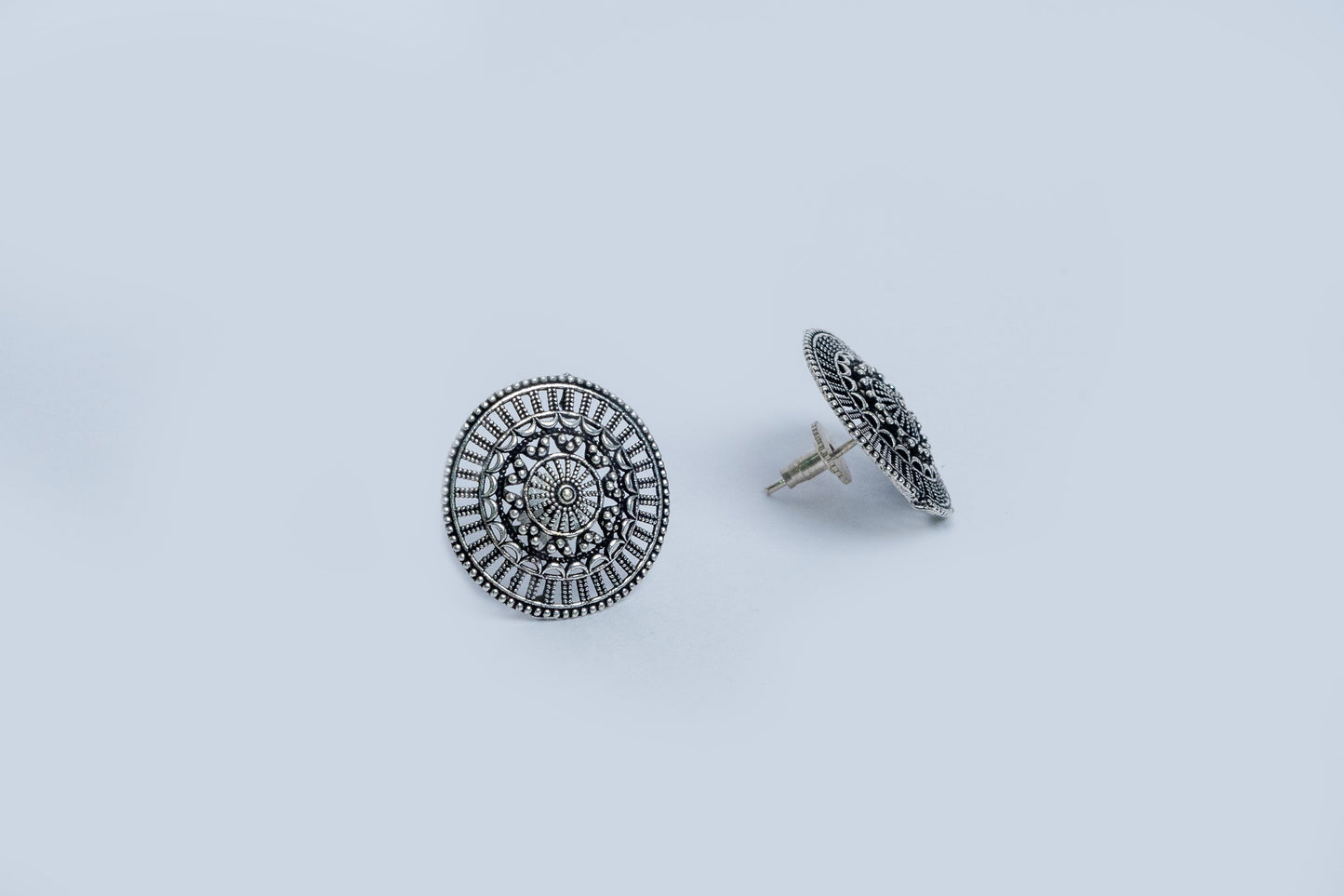 Vomma elegant circular earrings