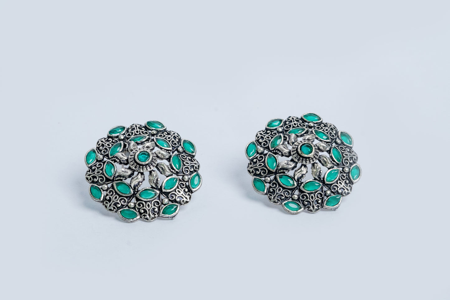Vomma floral round earrings with Green stones