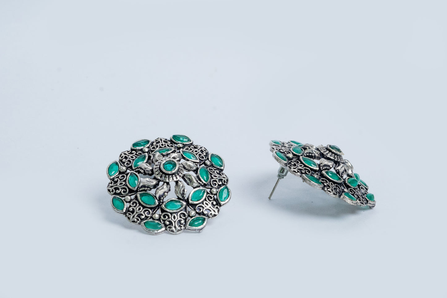 Vomma floral round earrings with Green stones