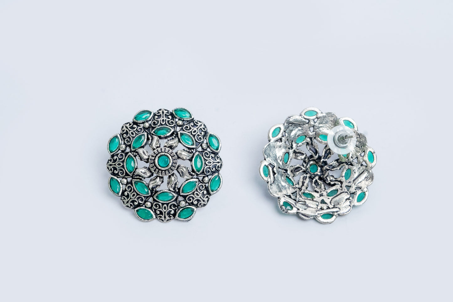 Vomma floral round earrings with Green stones
