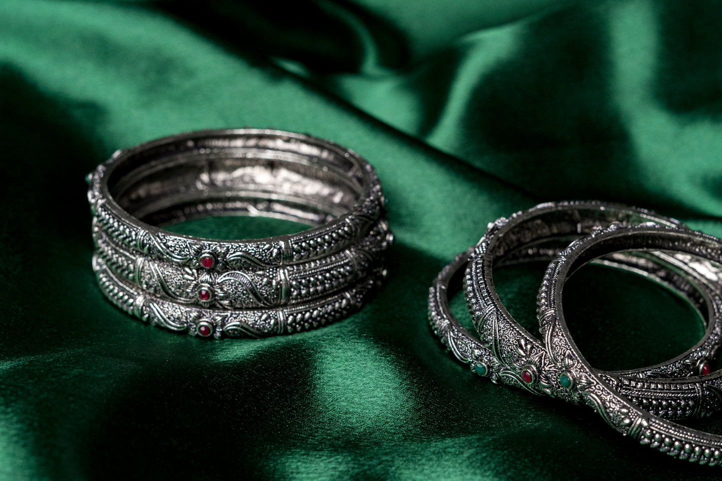 Textured red and green stone Bangle Set (Set of 6 )
