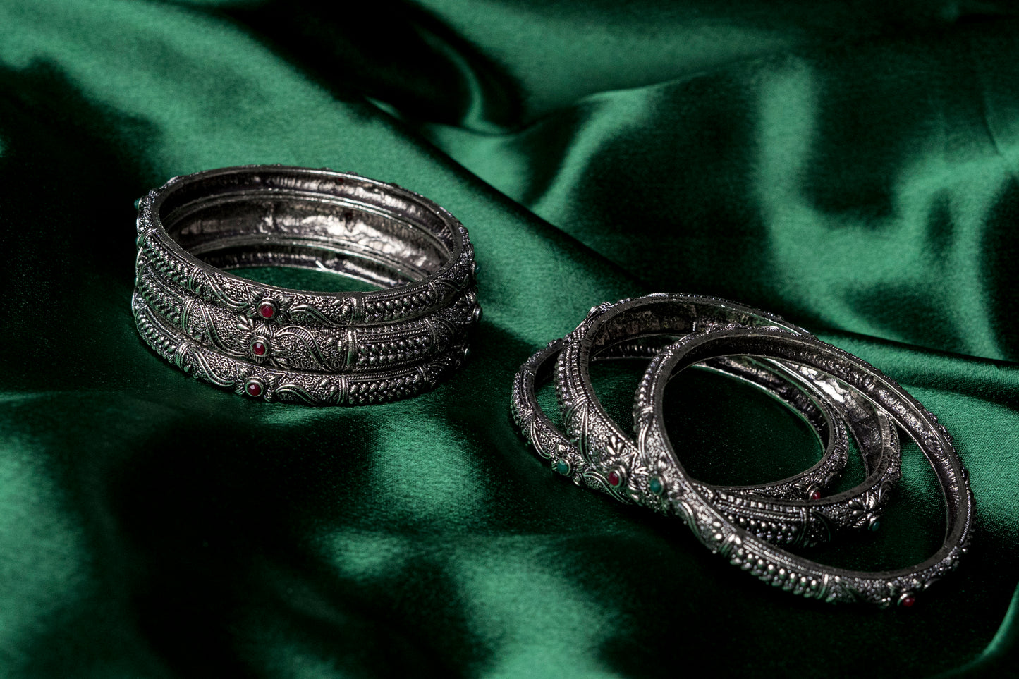 Textured red and green stone Bangle Set (Set of 6 )