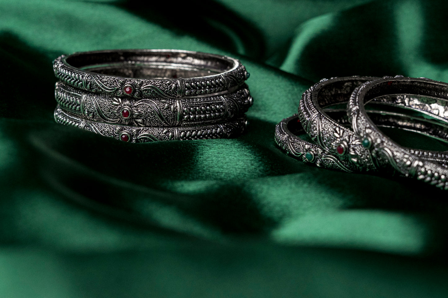 Textured red and green stone Bangle Set (Set of 6 )