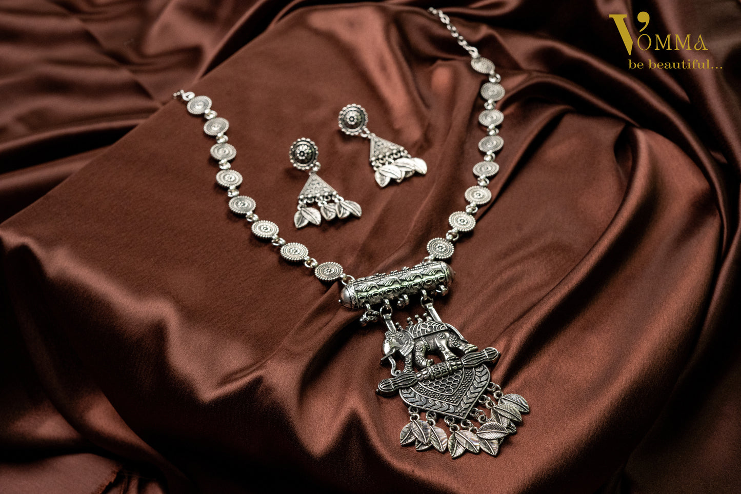 Vomma Long necklace with Elephant pendant and Earrings
