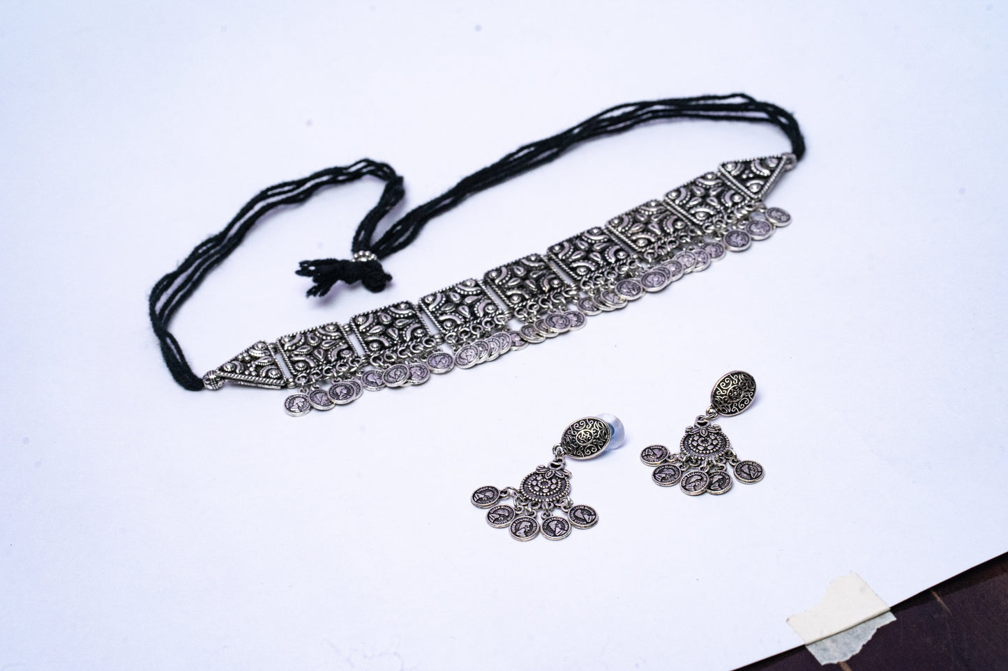 Vomma Choker necklace with earrings