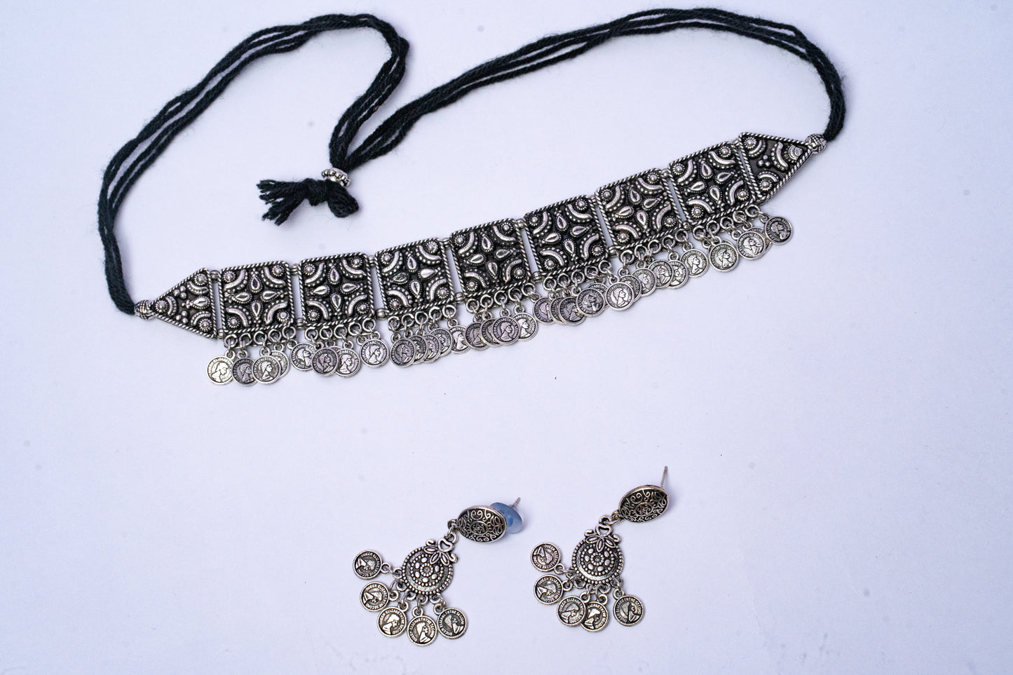Vomma Choker necklace with earrings