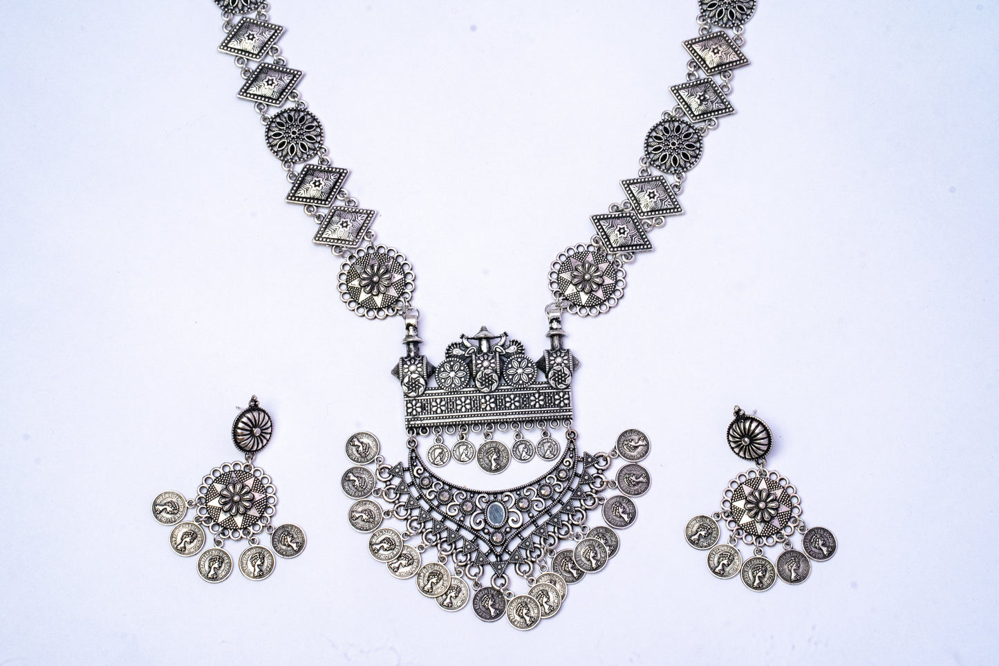 Vomma Long Necklace with earrings