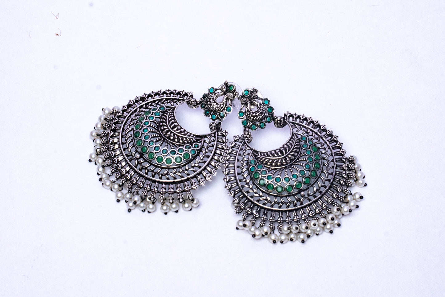 Vomma Chand baliya with white pearls
