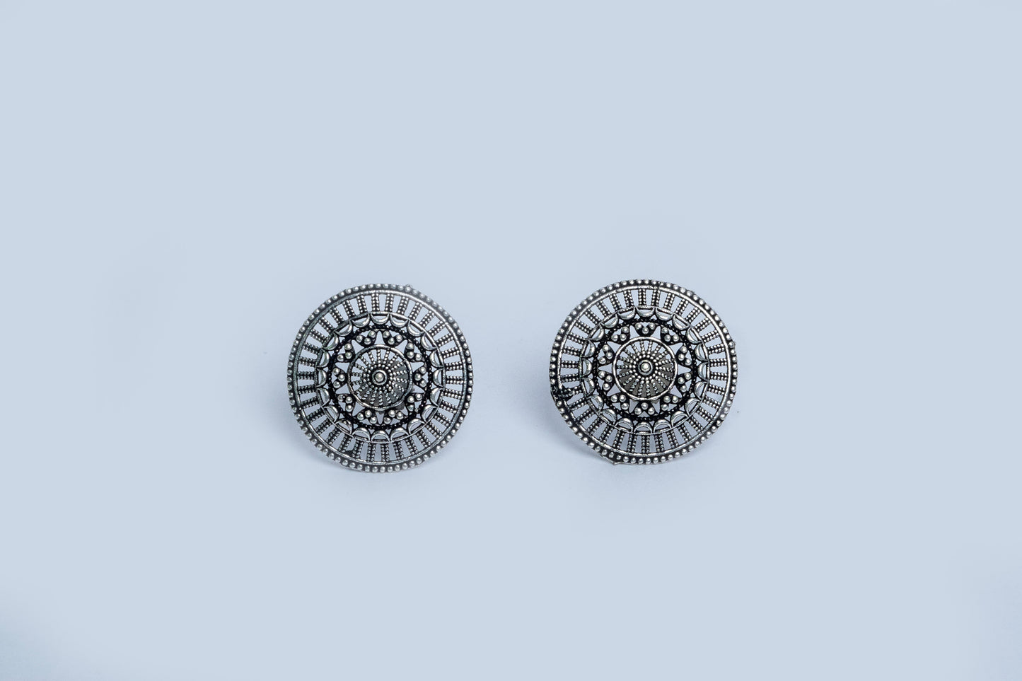 Vomma elegant circular earrings