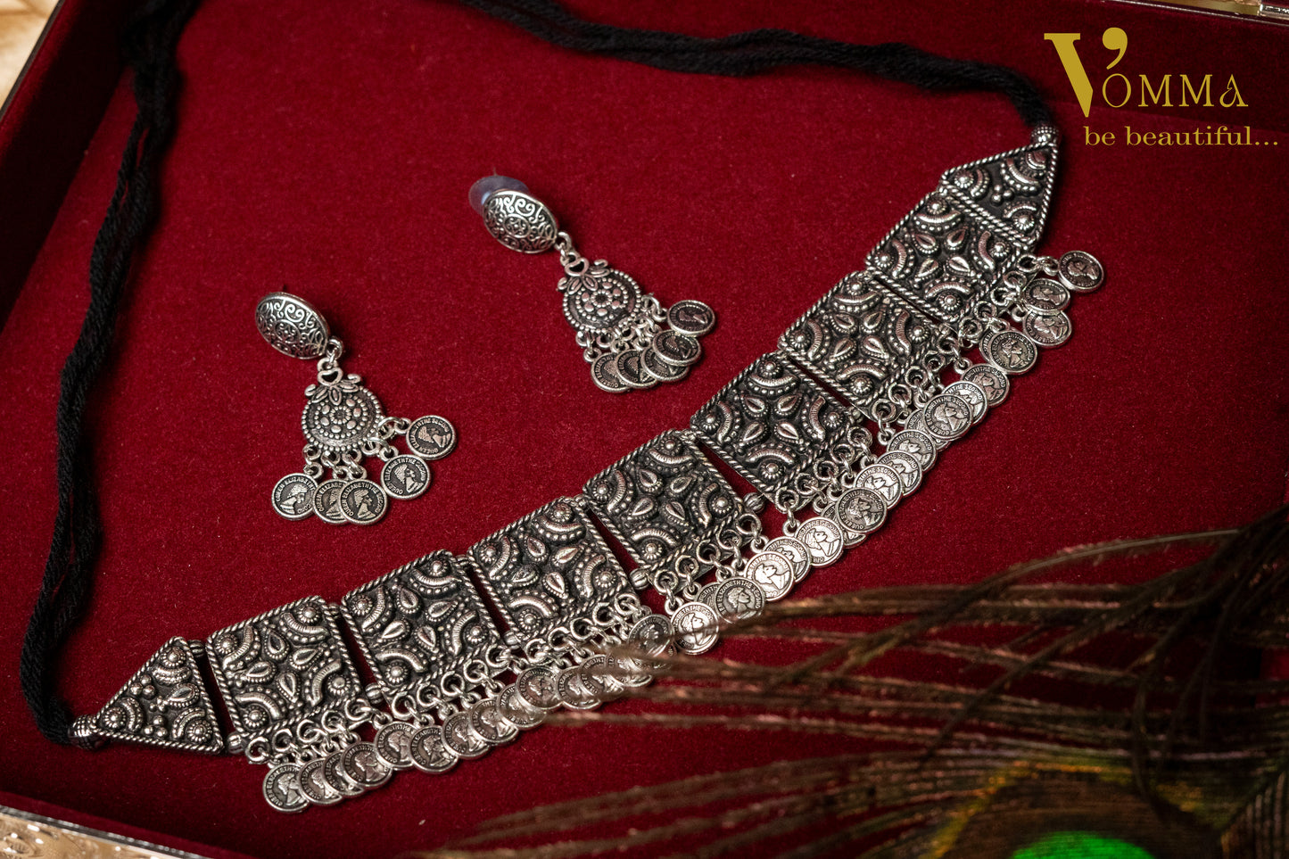 Vomma Choker necklace with earrings