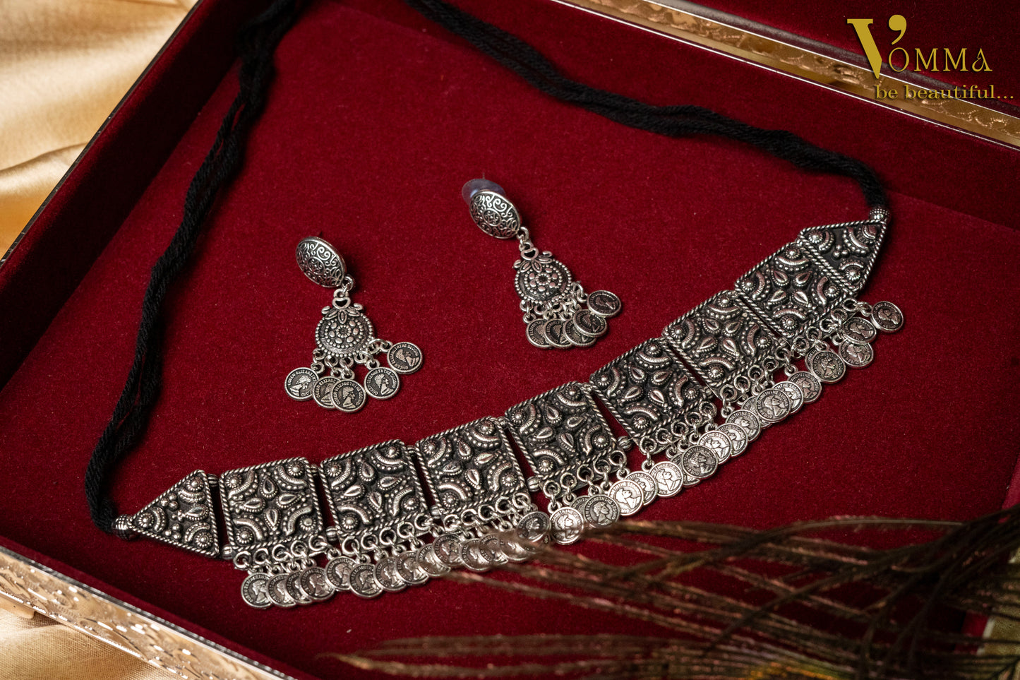 Vomma Choker necklace with earrings